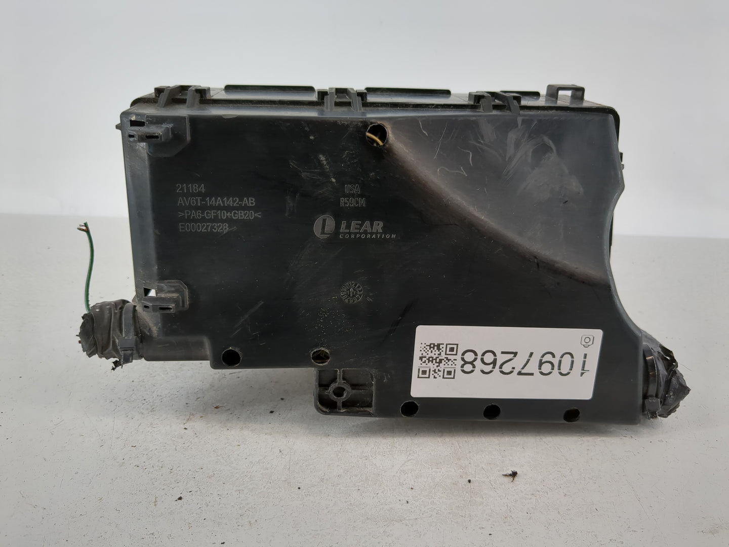 2017-2018 Ford Focus Fusebox Fuse Box Panel Relay Module P/N:AV6T-14A142-AB Fits Fits 2017 2018 OEM Used Auto Parts - Oemuse