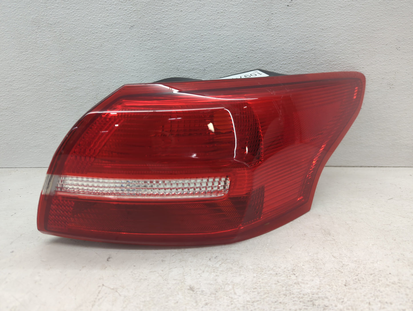2015-2018 Ford Focus Tail Light Assembly Passenger Right OEM P/N:F1EB-13404-FC Fits Fits 2015 2016 2017 2018 OEM Used Auto P