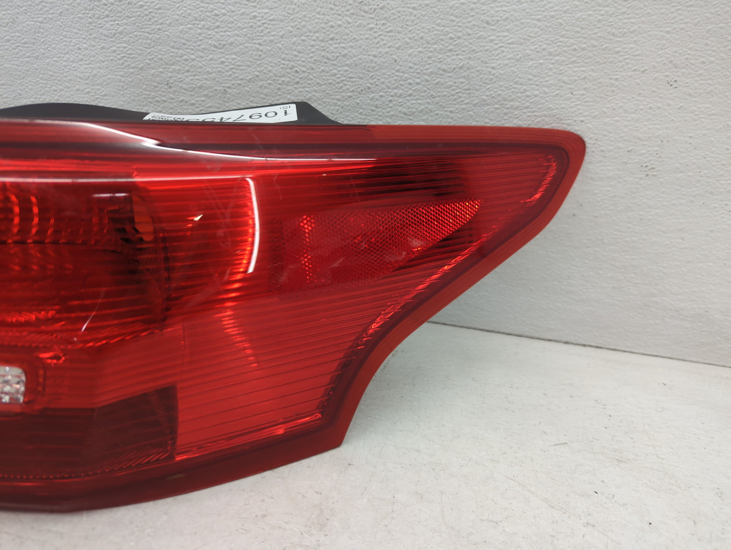 2015-2018 Ford Focus Tail Light Assembly Passenger Right OEM P/N:F1EB-13404-FC Fits Fits 2015 2016 2017 2018 OEM Used Auto P