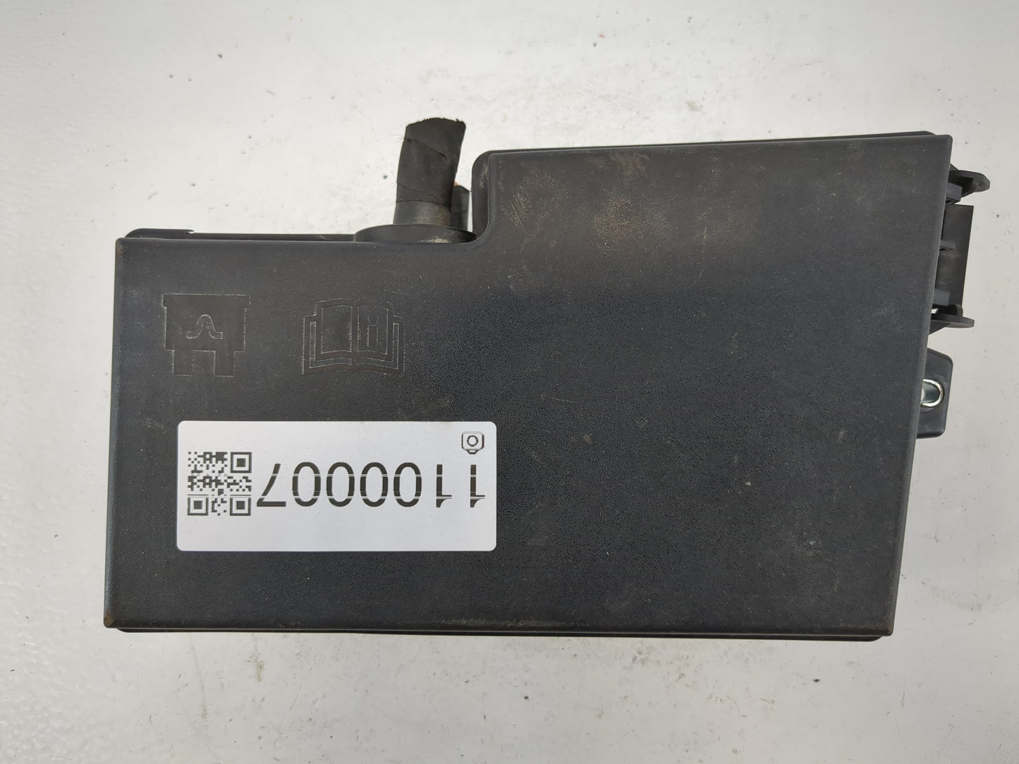 2017-2018 Ford Focus Fusebox Fuse Box Panel Relay Module P/N:AV6T-14A067-AD Fits Fits 2017 2018 OEM Used Auto Parts - Oemuse