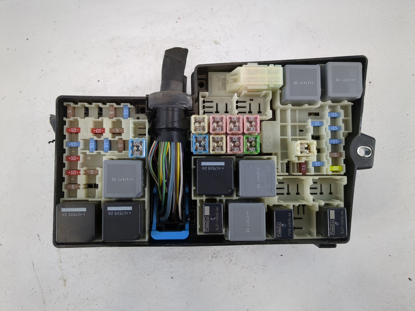 2017-2018 Ford Focus Fusebox Fuse Box Panel Relay Module P/N:AV6T-14A067-AD Fits Fits 2017 2018 OEM Used Auto Parts - Oemuse