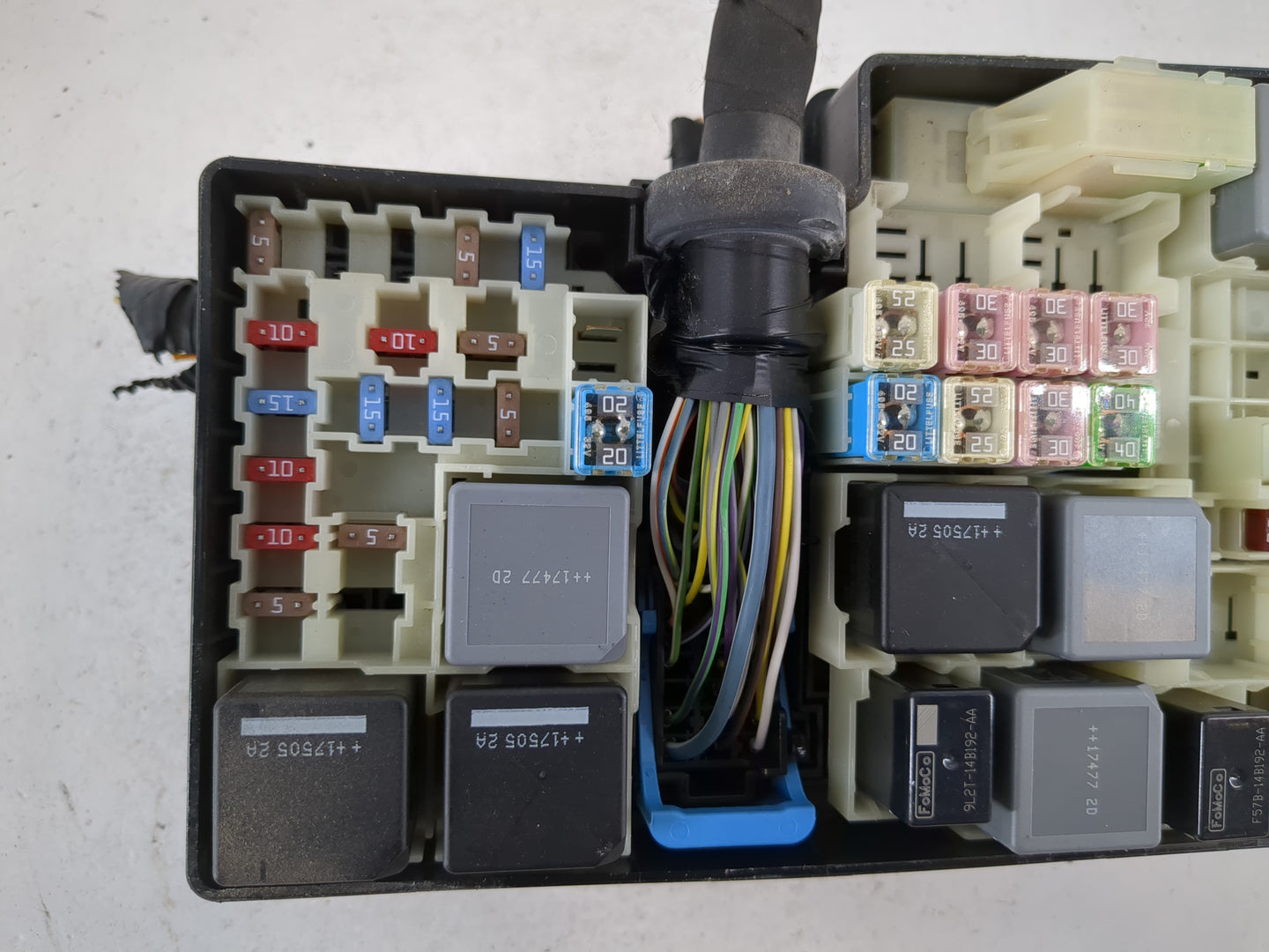 2017-2018 Ford Focus Fusebox Fuse Box Panel Relay Module P/N:AV6T-14A067-AD Fits Fits 2017 2018 OEM Used Auto Parts - Oemuse