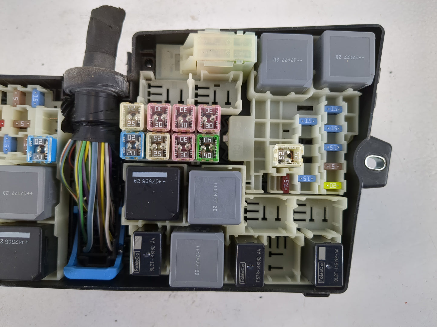 2017-2018 Ford Focus Fusebox Fuse Box Panel Relay Module P/N:AV6T-14A067-AD Fits Fits 2017 2018 OEM Used Auto Parts - Oemuse