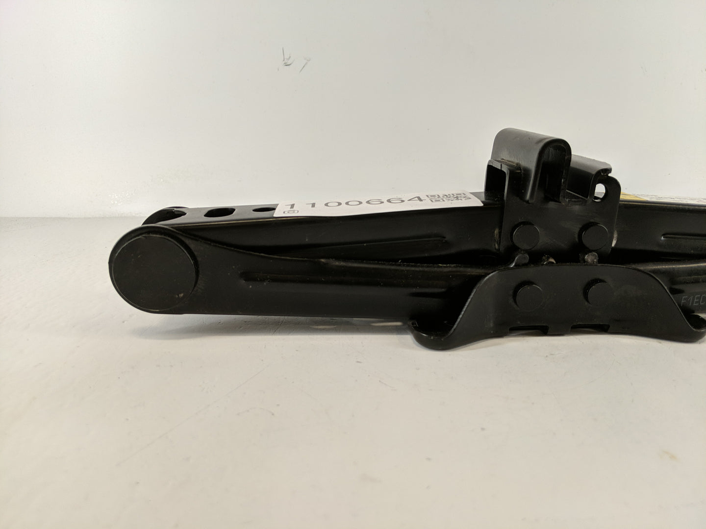 2018 Ford Focus Spare Scissor Car Jack - Oemusedautoparts1.com