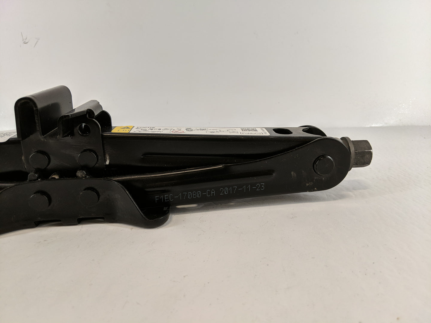 2018 Ford Focus Spare Scissor Car Jack - Oemusedautoparts1.com