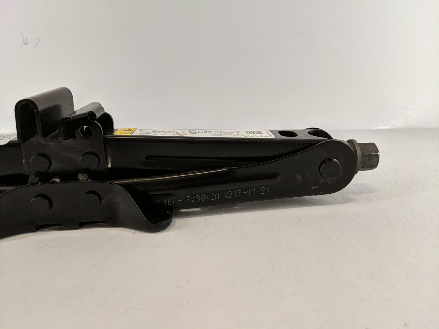 2018 Ford Focus Spare Scissor Car Jack - Oemusedautoparts1.com