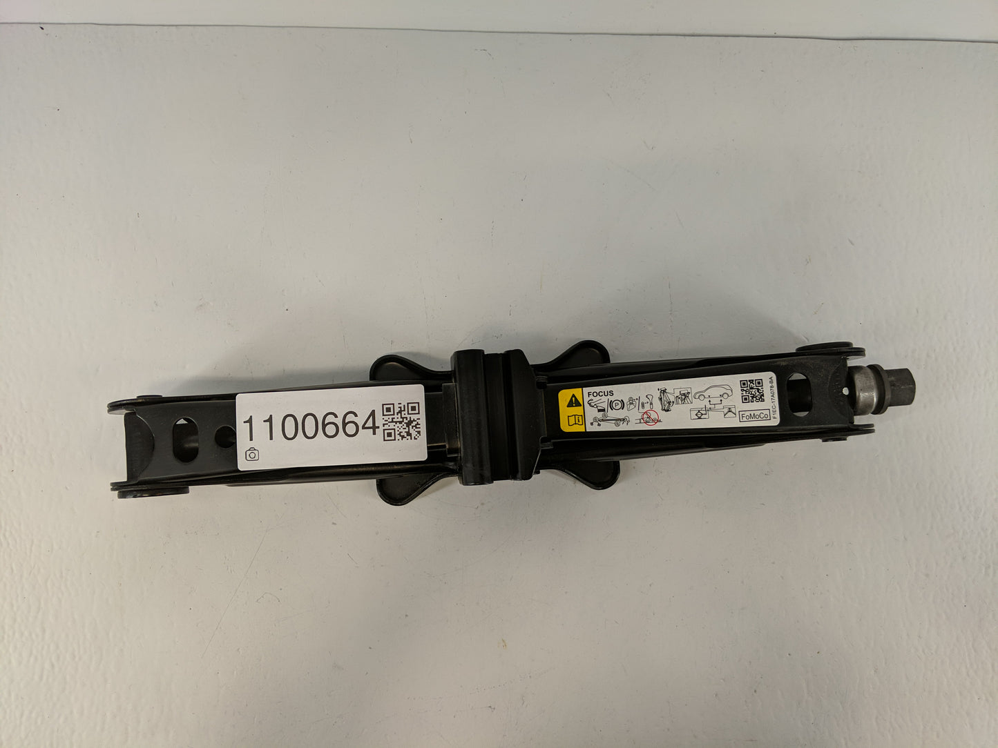 2018 Ford Focus Spare Scissor Car Jack - Oemusedautoparts1.com