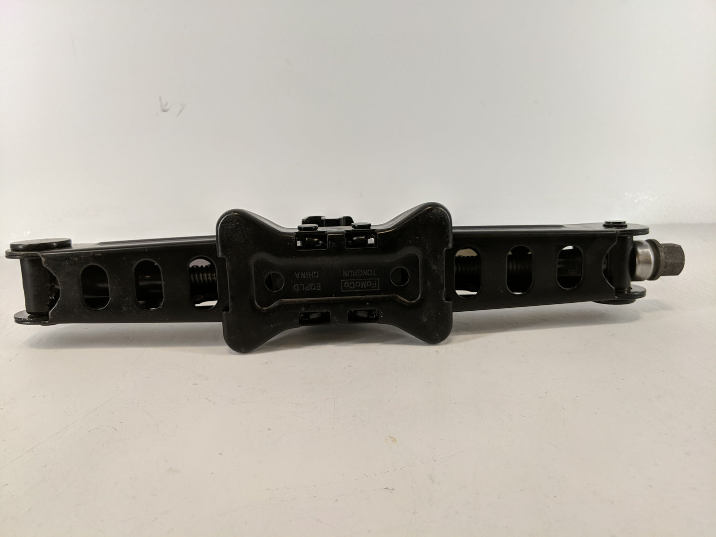2018 Ford Focus Spare Scissor Car Jack - Oemusedautoparts1.com