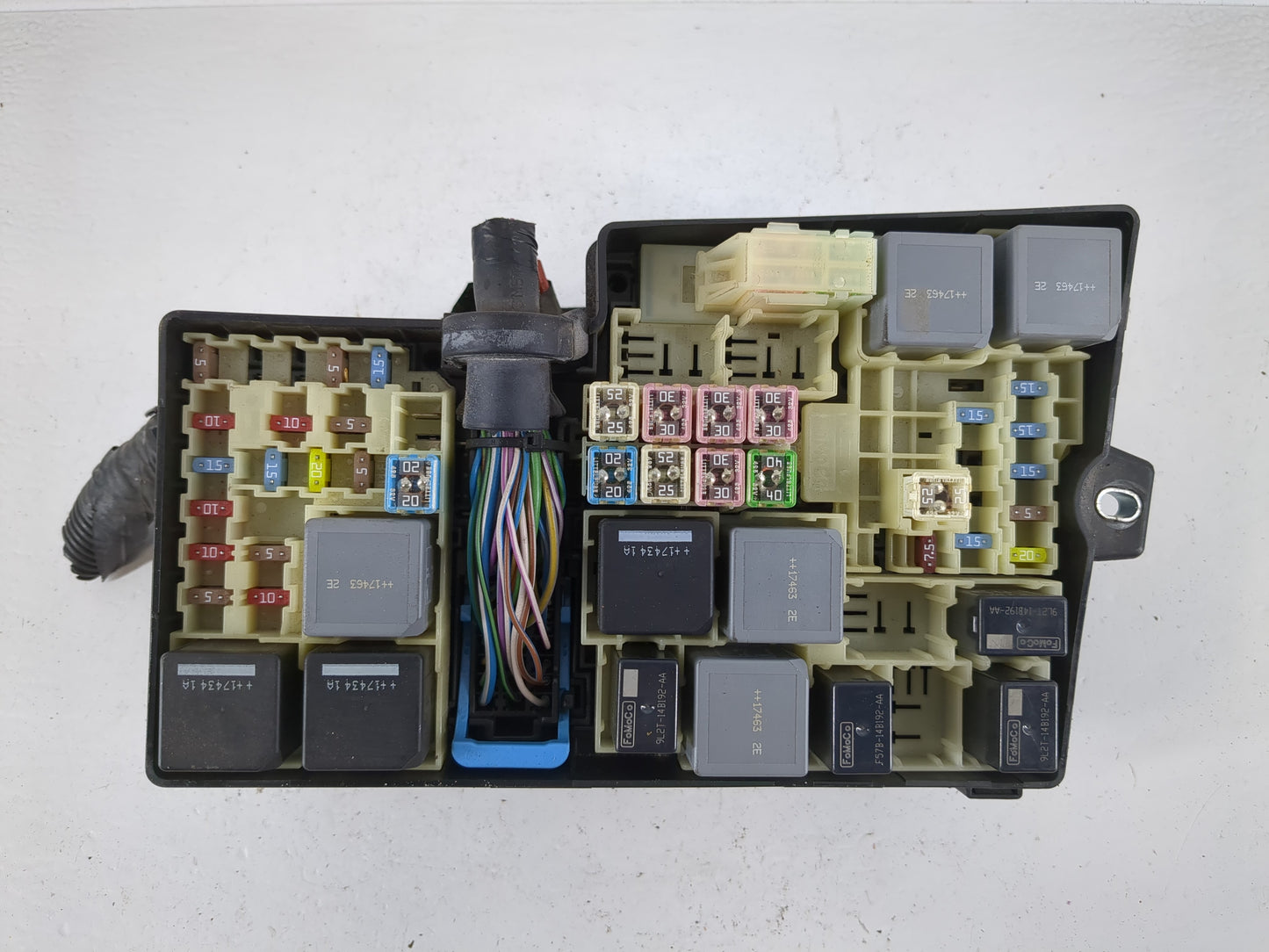 2017-2018 Ford Focus Fusebox Fuse Box Panel Relay Module P/N:AV6T-14A067-AD E02345500 Fits Fits 2017 2018 OEM Used Auto Part