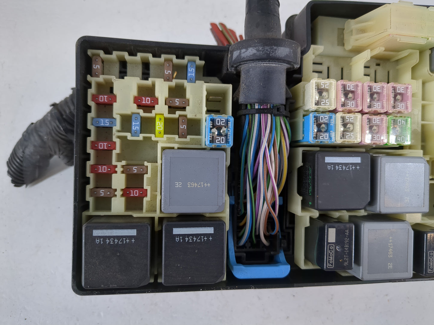 2017-2018 Ford Focus Fusebox Fuse Box Panel Relay Module P/N:AV6T-14A067-AD E02345500 Fits Fits 2017 2018 OEM Used Auto Part