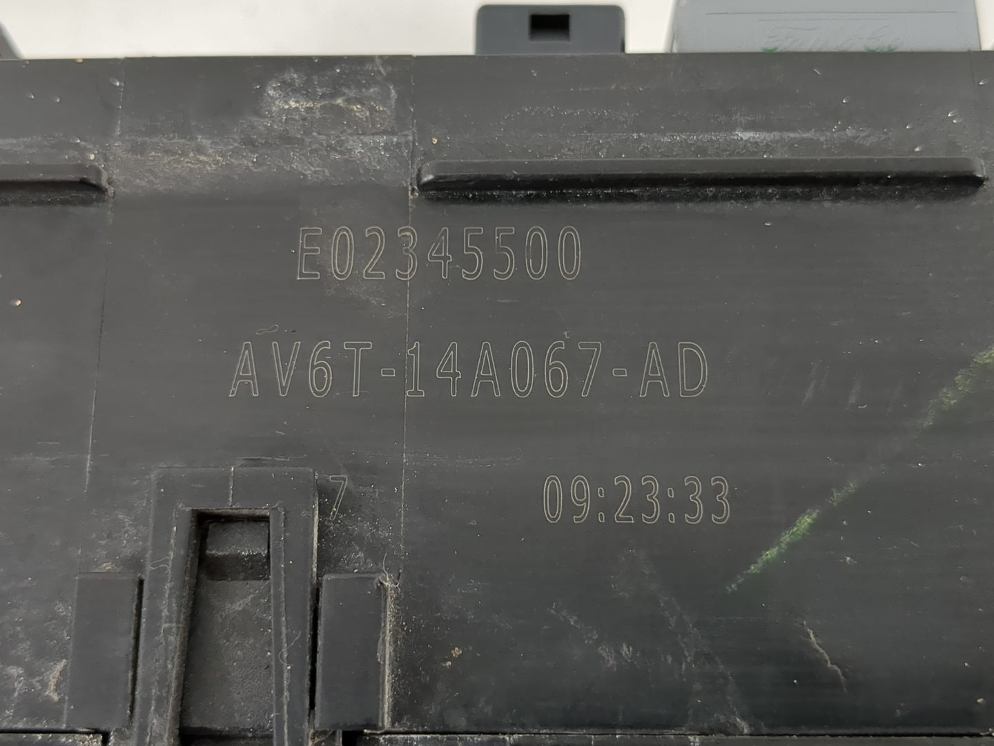 2017-2018 Ford Focus Fusebox Fuse Box Panel Relay Module P/N:AV6T-14A067-AD E02345500 Fits Fits 2017 2018 OEM Used Auto Part