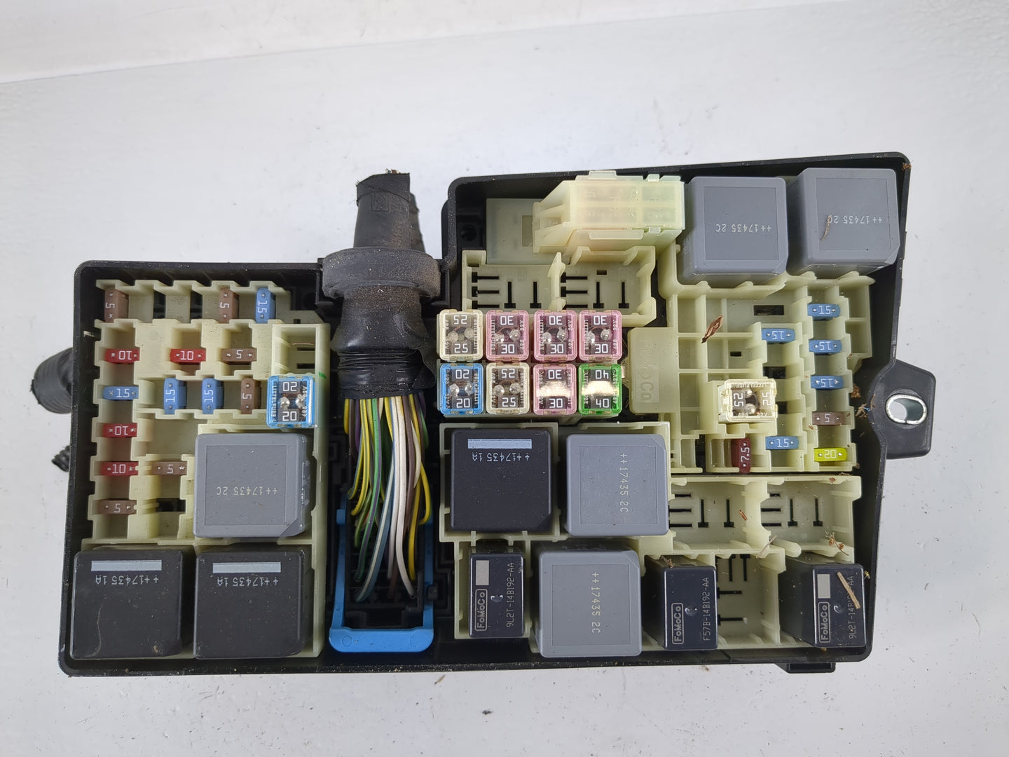 2017-2018 Ford Focus Fusebox Fuse Box Panel Relay Module P/N:AV6T-14A067-AD Fits Fits 2017 2018 OEM Used Auto Parts - Oemuse
