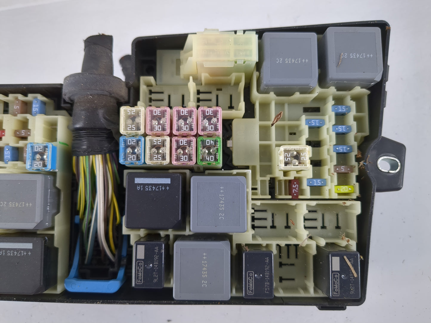 2017-2018 Ford Focus Fusebox Fuse Box Panel Relay Module P/N:AV6T-14A067-AD Fits Fits 2017 2018 OEM Used Auto Parts - Oemuse