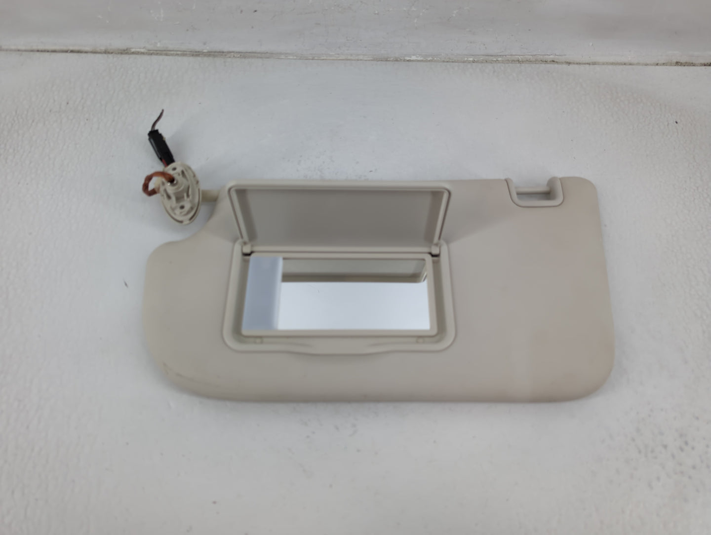 2013-2018 Ford Focus Sun Visor Shade Replacement Passenger Right Mirror Fits Fits 2013 2014 2015 2016 2017 2018 OEM Used Aut