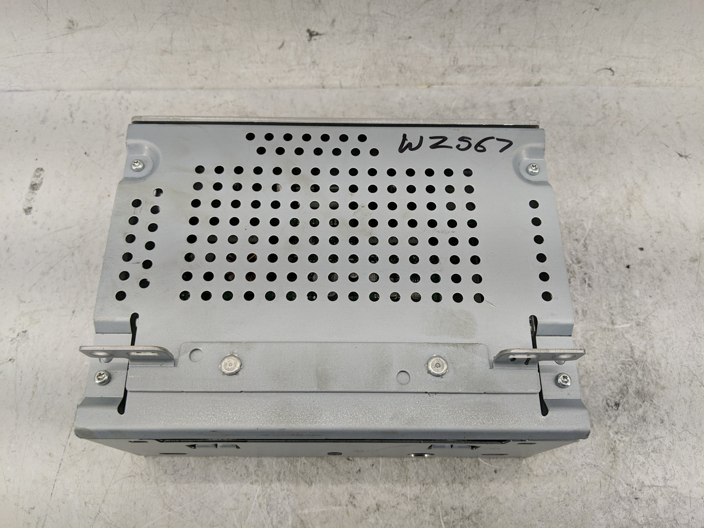 2017-2018 Ford Focus Radio AM FM Cd Player Receiver Replacement P/N:FM5T-19C107-JH Fits Fits 2017 2018 OEM Used Auto Parts -