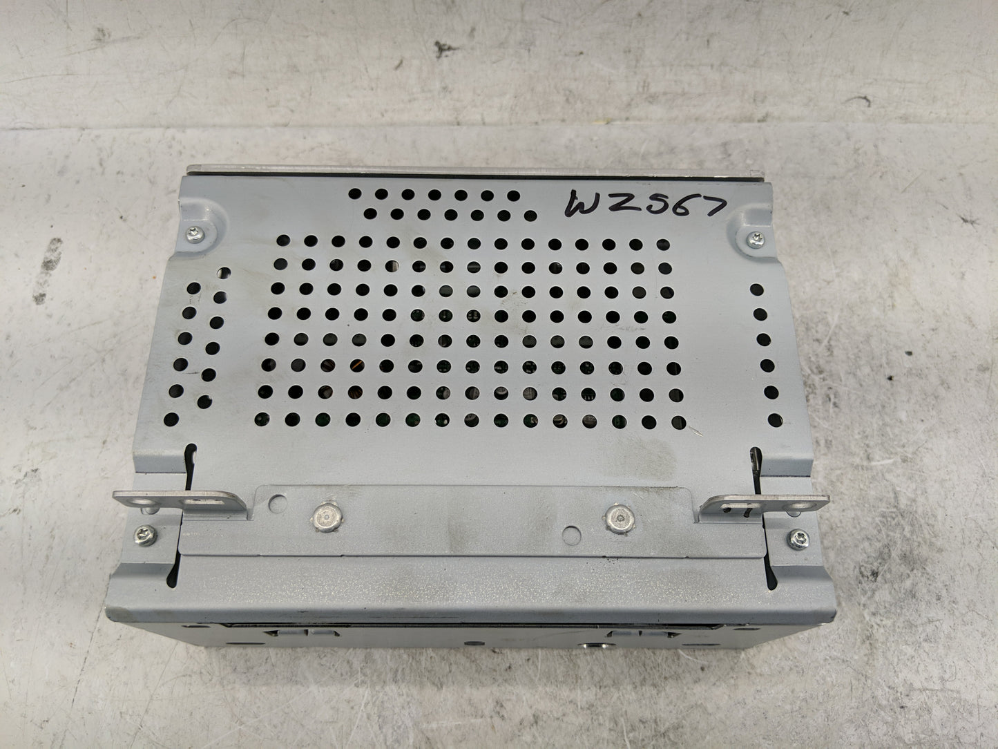 2017-2018 Ford Focus Radio AM FM Cd Player Receiver Replacement P/N:FM5T-19C107-JH Fits Fits 2017 2018 OEM Used Auto Parts -