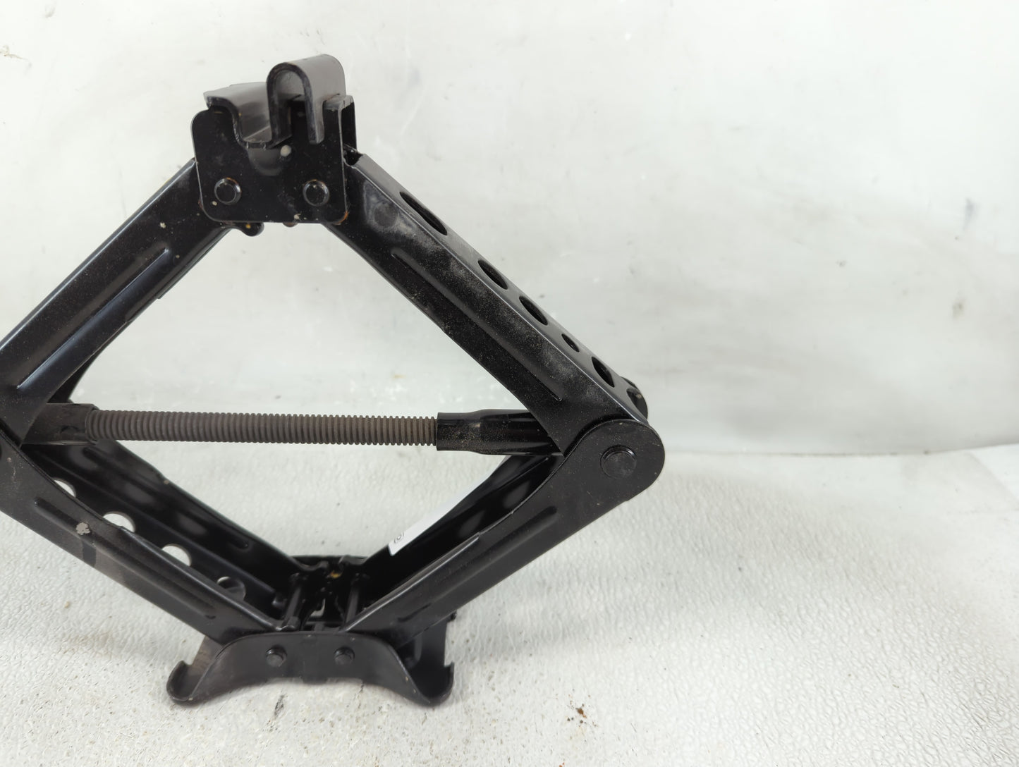 2018 Ford Focus Spare Scissor Car Jack - Oemusedautoparts1.com
