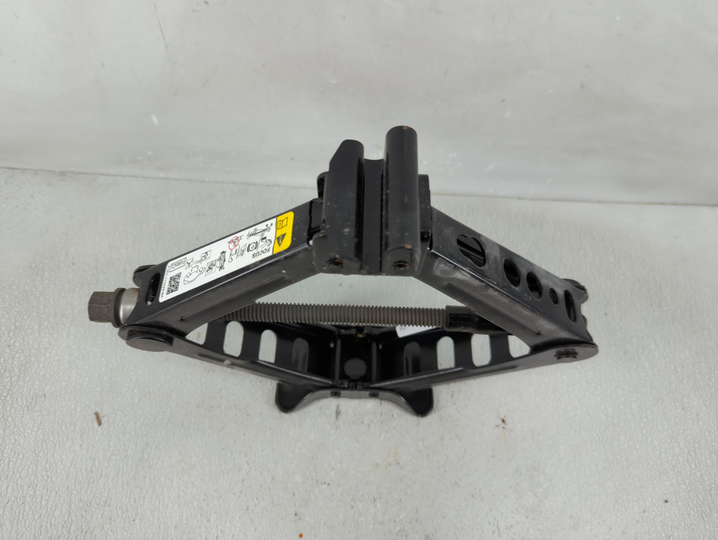 2018 Ford Focus Spare Scissor Car Jack - Oemusedautoparts1.com