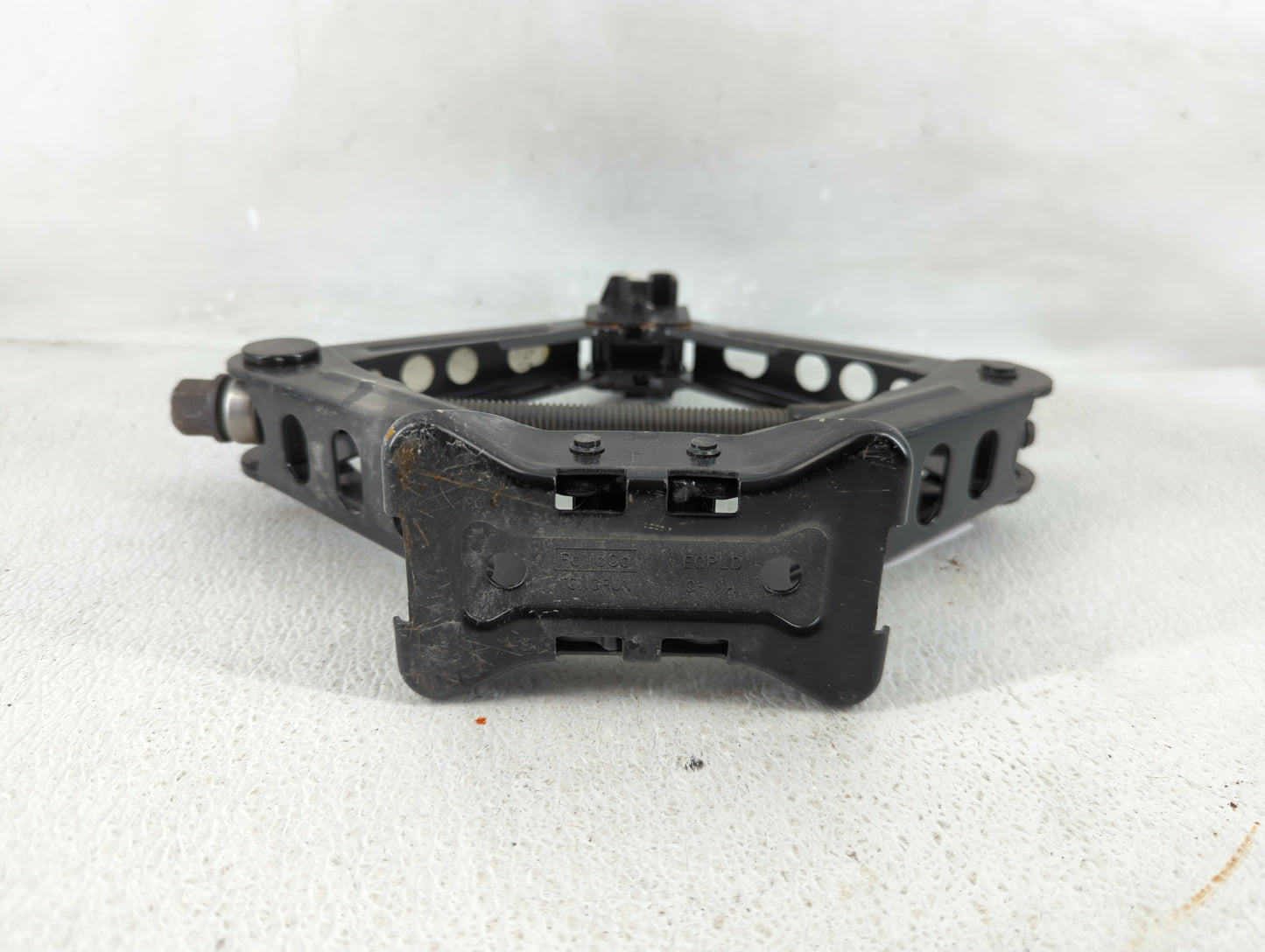 2018 Ford Focus Spare Scissor Car Jack - Oemusedautoparts1.com
