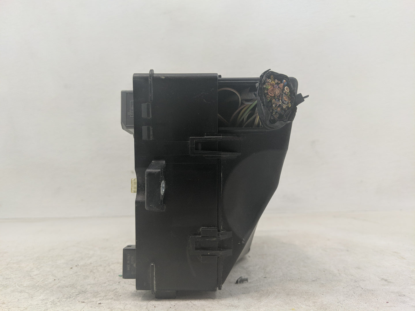 2017-2018 Ford Focus Fusebox Fuse Box Panel Relay Module P/N:AV6T-14A142-AB Fits Fits 2017 2018 OEM Used Auto Parts - Oemuse