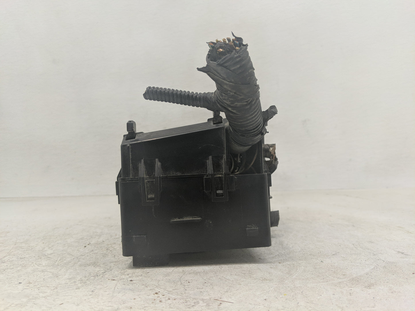 2017-2018 Ford Focus Fusebox Fuse Box Panel Relay Module P/N:AV6T-14A142-AB Fits Fits 2017 2018 OEM Used Auto Parts - Oemuse