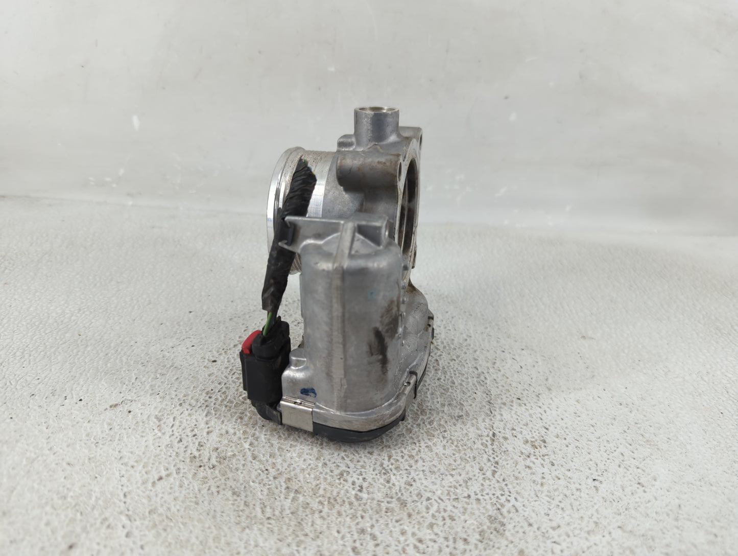 2014-2018 Ford Focus Throttle Body P/N:DS7E-9F991-BB Fits Fits 2014 2015 2016 2017 2018 2019 2020 2021 2022 OEM Used Auto Pa