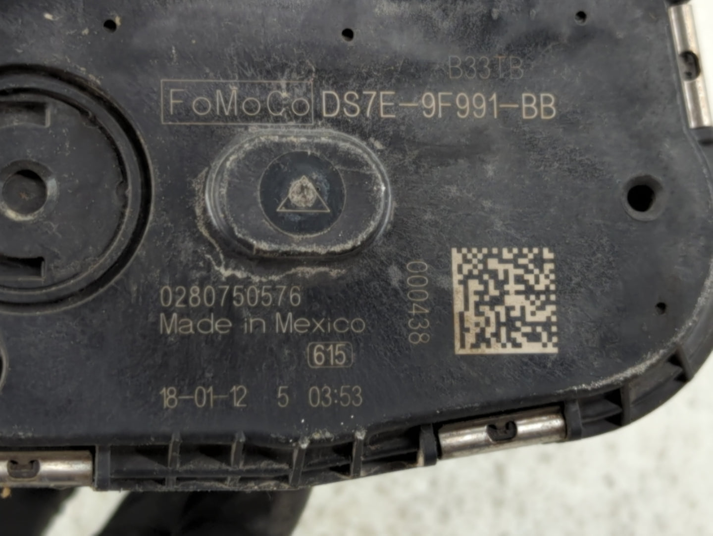 2014-2018 Ford Focus Throttle Body P/N:DS7E-9F991-BB Fits Fits 2014 2015 2016 2017 2018 2019 2020 2021 2022 OEM Used Auto Pa