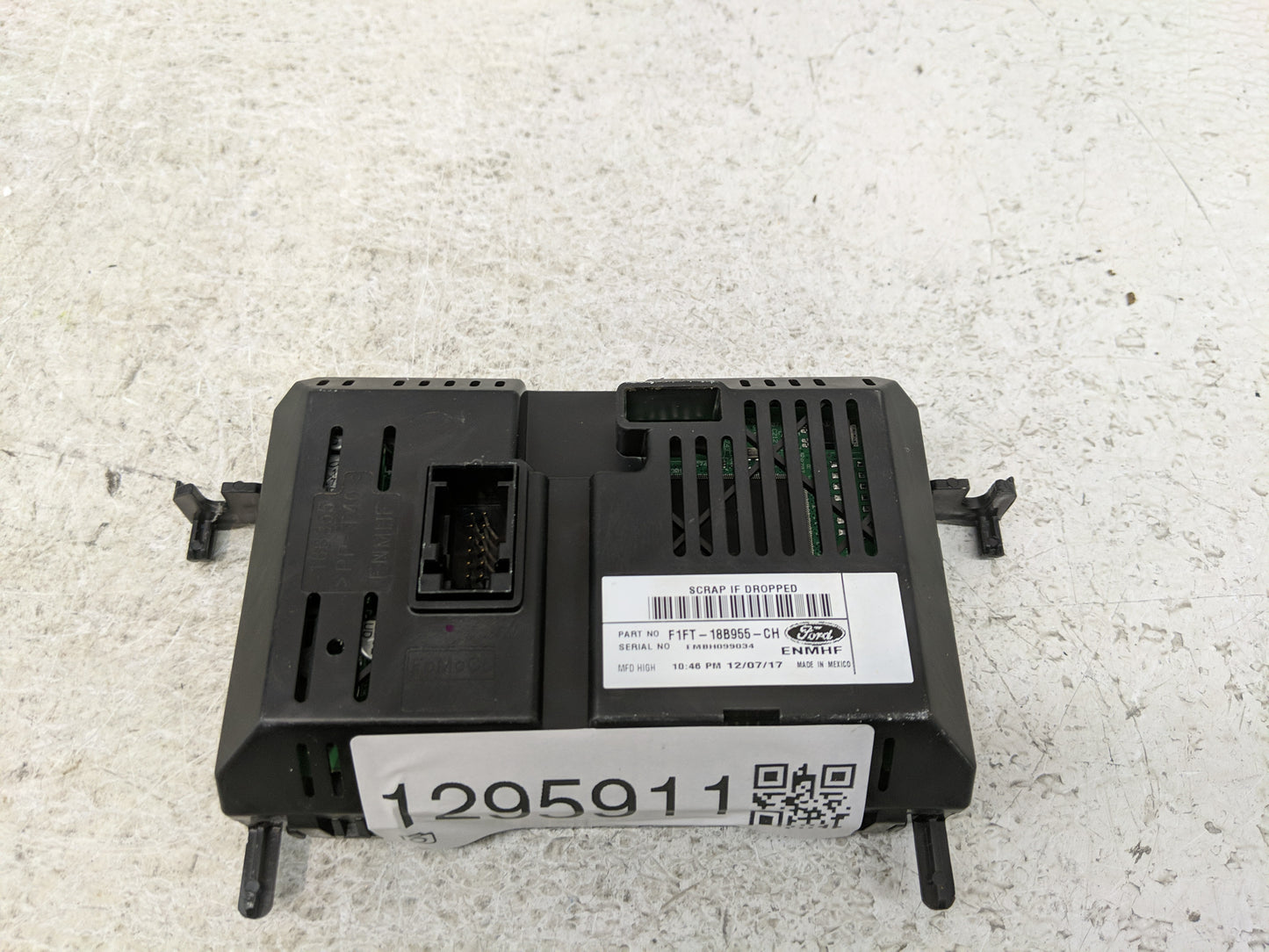 2015-2018 Ford Focus Information Display Screen - Oemusedautoparts1.com