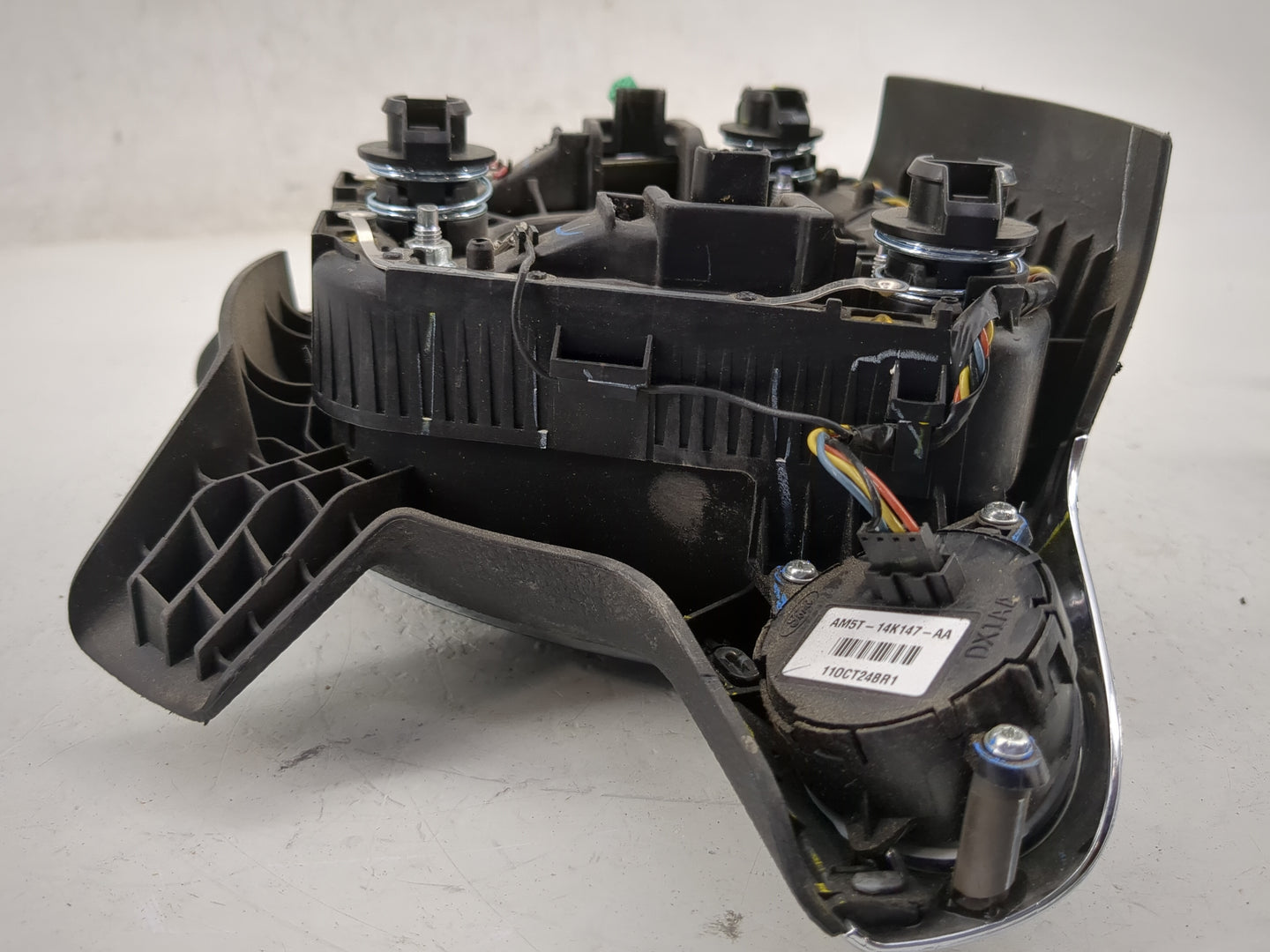 2016-2018 Ford Focus Air Bag Driver Left Steering Wheel Mounted P/N:CM51-A042B85-DD3ZE Fits Fits 2016 2017 2018 OEM Used Aut