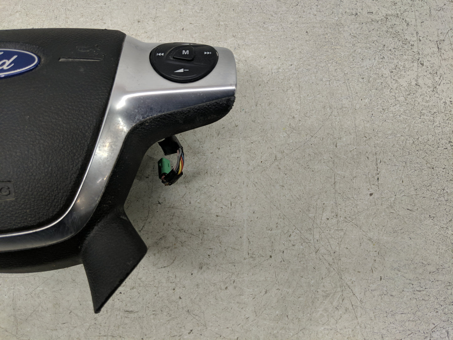 2016-2018 Ford Focus Air Bag Driver Left Steering Wheel Mounted P/N:CM51-A042B85-DD3ZE Fits Fits 2016 2017 2018 OEM Used Aut