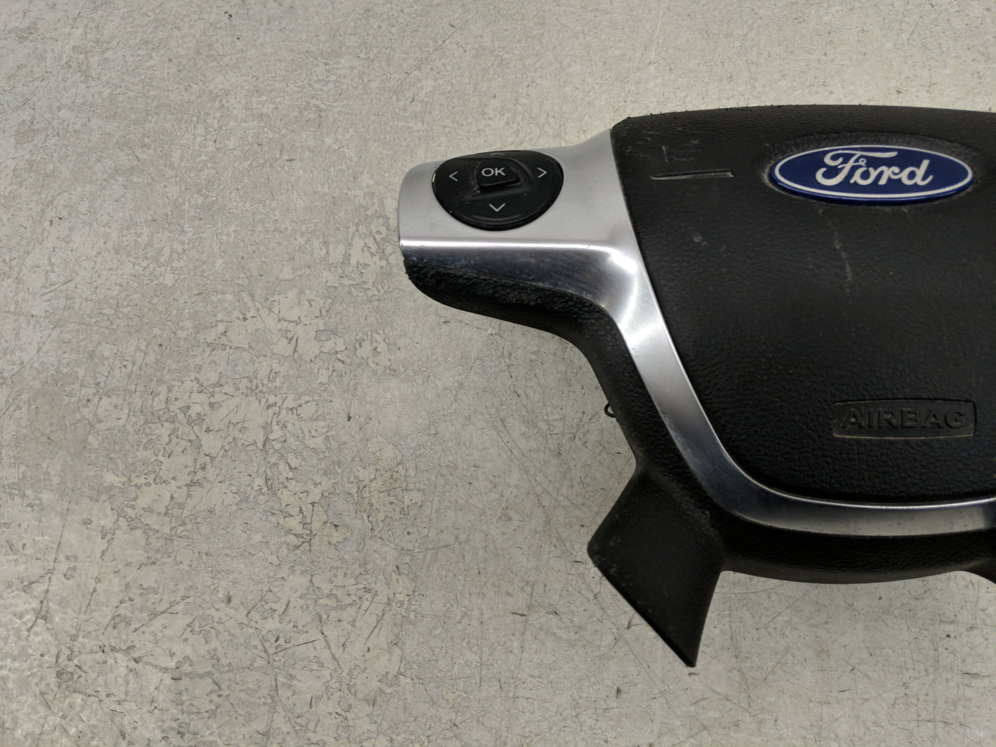 2016-2018 Ford Focus Air Bag Driver Left Steering Wheel Mounted P/N:CM51-A042B85-DD3ZE Fits Fits 2016 2017 2018 OEM Used Aut