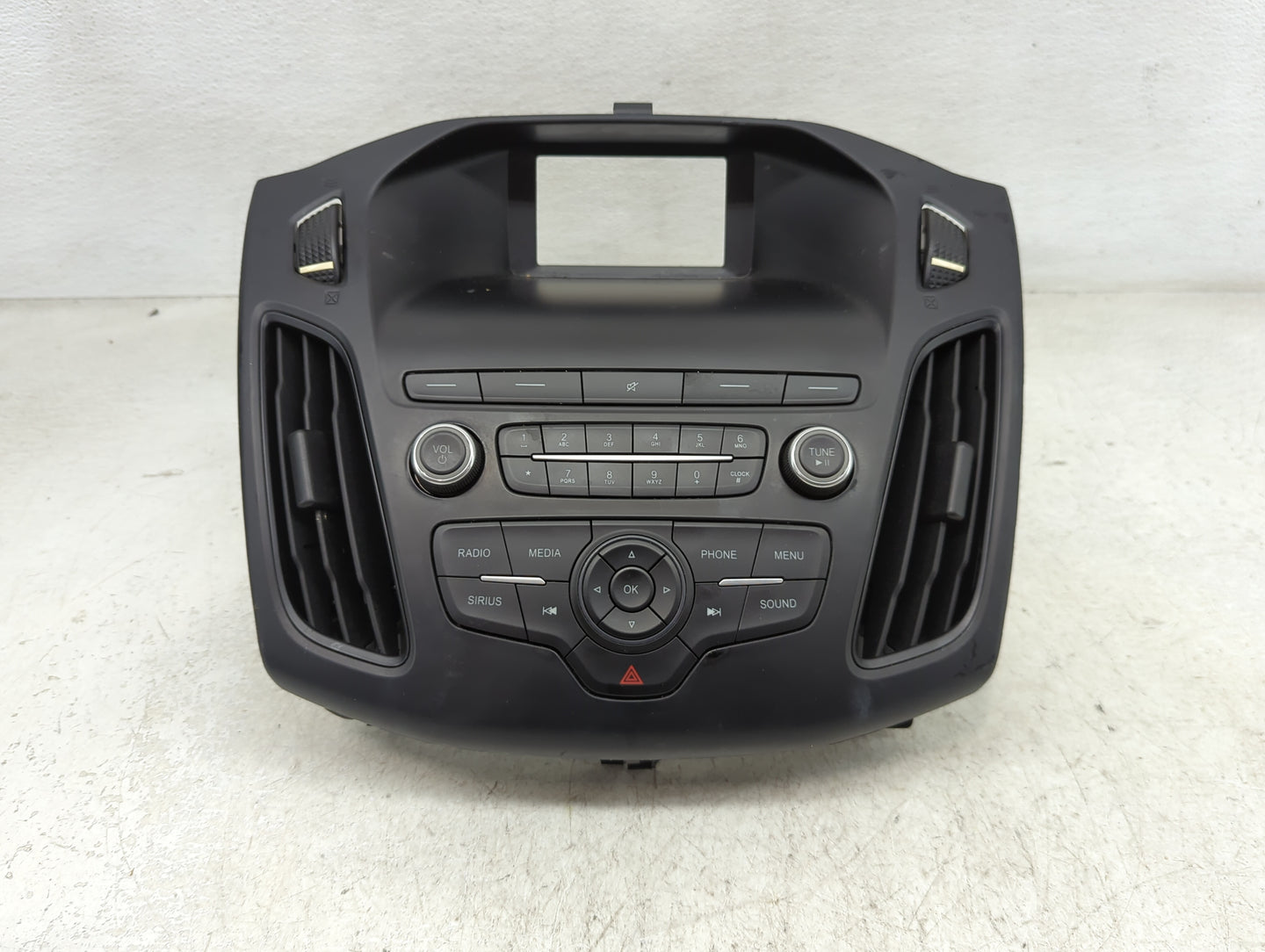 Ford Focus Information Radio Display Screen Bezel Vents 1383031 - Oemusedautoparts1.com