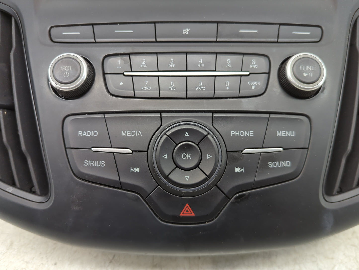 Ford Focus Information Radio Display Screen Bezel Vents 1383031 - Oemusedautoparts1.com