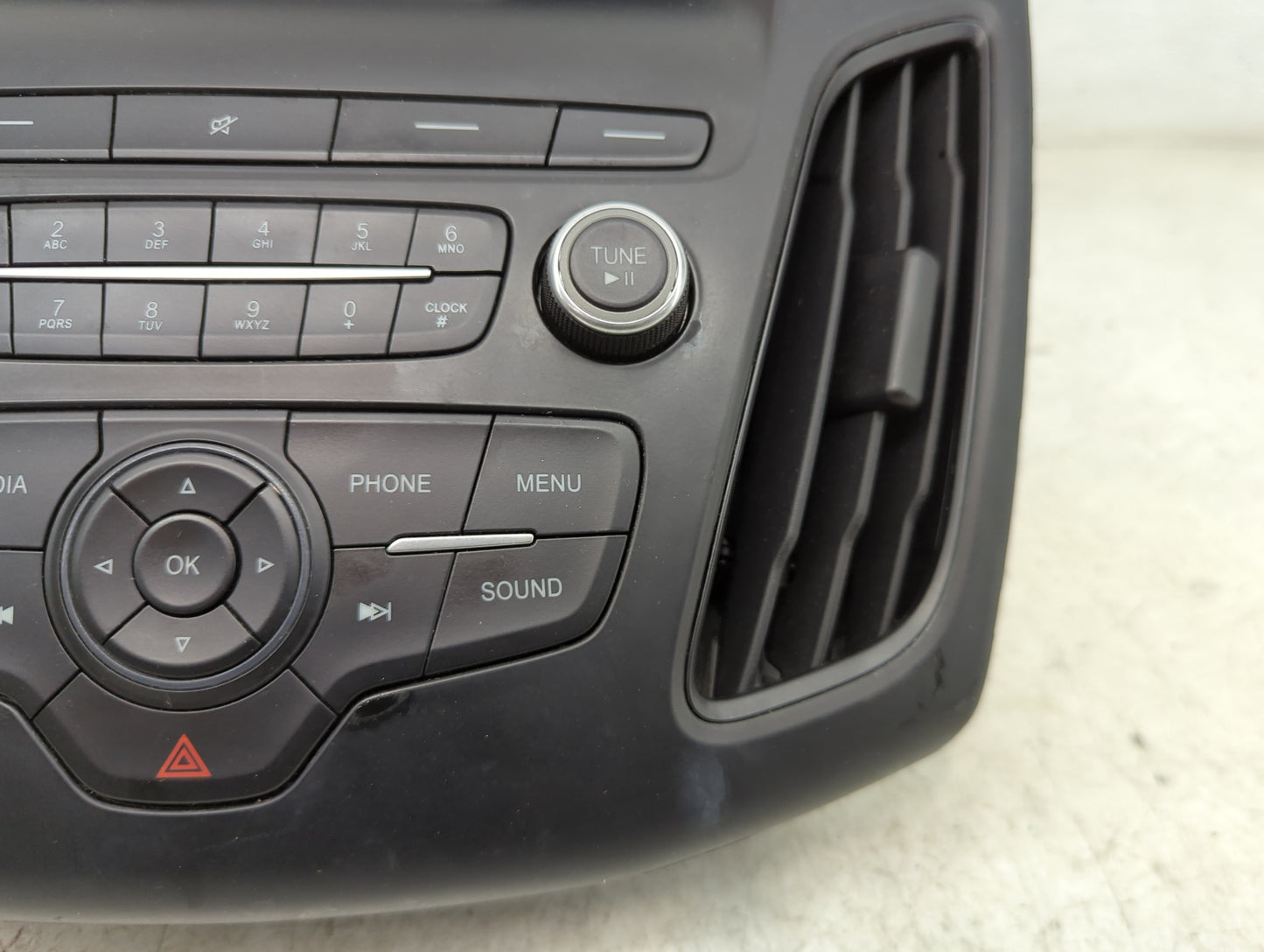 Ford Focus Information Radio Display Screen Bezel Vents 1383031 - Oemusedautoparts1.com