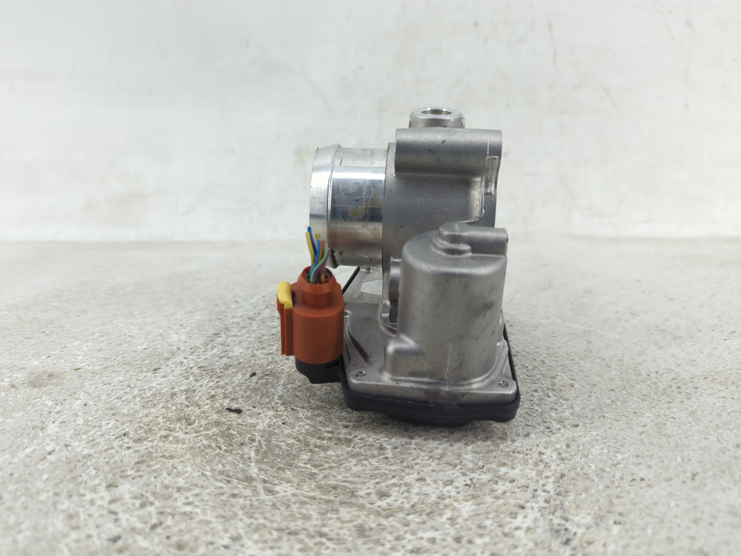 2015-2018 Ford Focus Throttle Body P/N:CM5G-9F991-GA Fits Fits 2014 2015 2016 2017 2018 OEM Used Auto Parts - Oemusedautopar