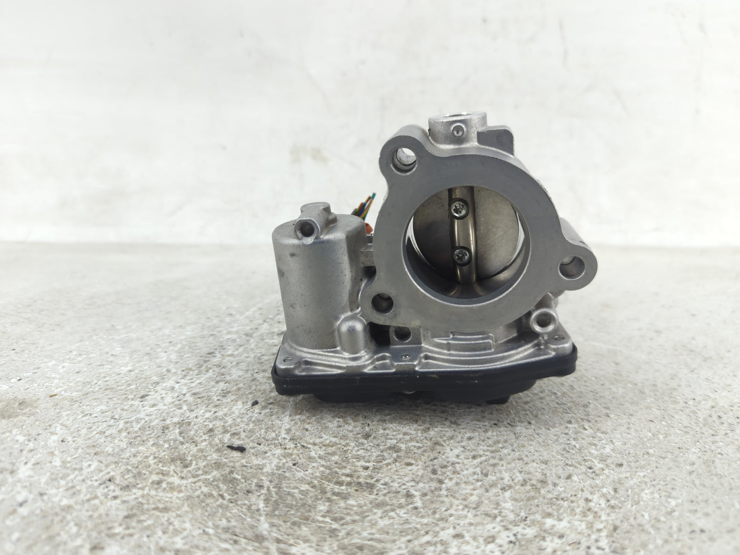 2015-2018 Ford Focus Throttle Body P/N:CM5G-9F991-GA Fits Fits 2014 2015 2016 2017 2018 OEM Used Auto Parts - Oemusedautopar