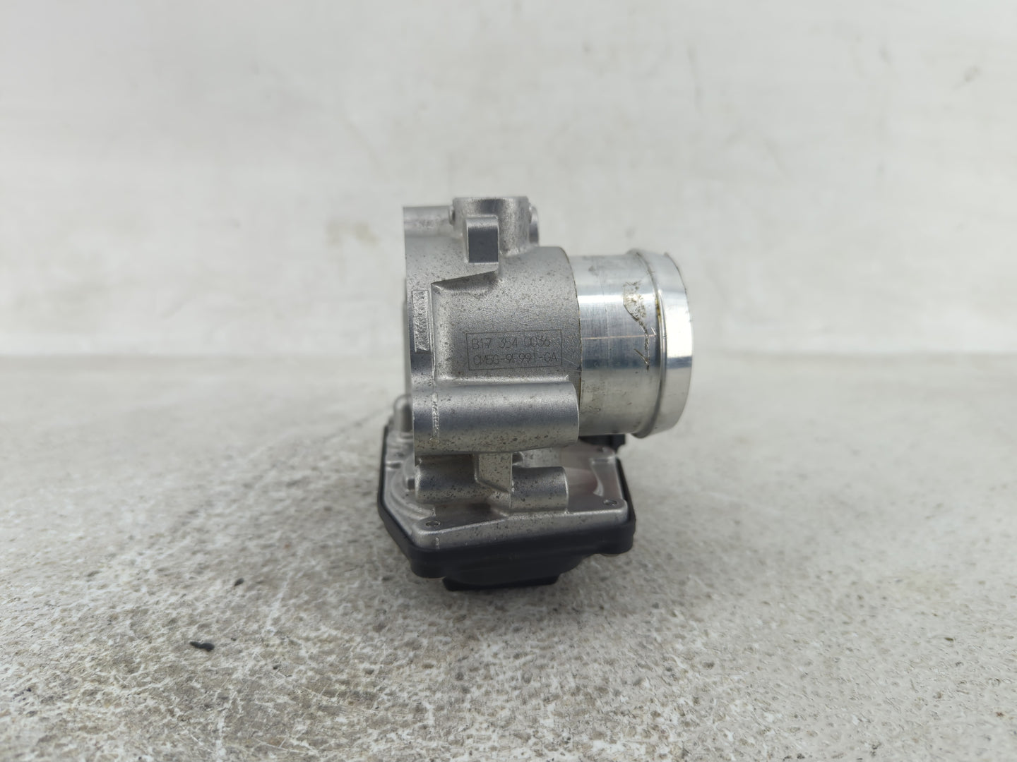 2015-2018 Ford Focus Throttle Body P/N:CM5G-9F991-GA Fits Fits 2014 2015 2016 2017 2018 OEM Used Auto Parts - Oemusedautopar