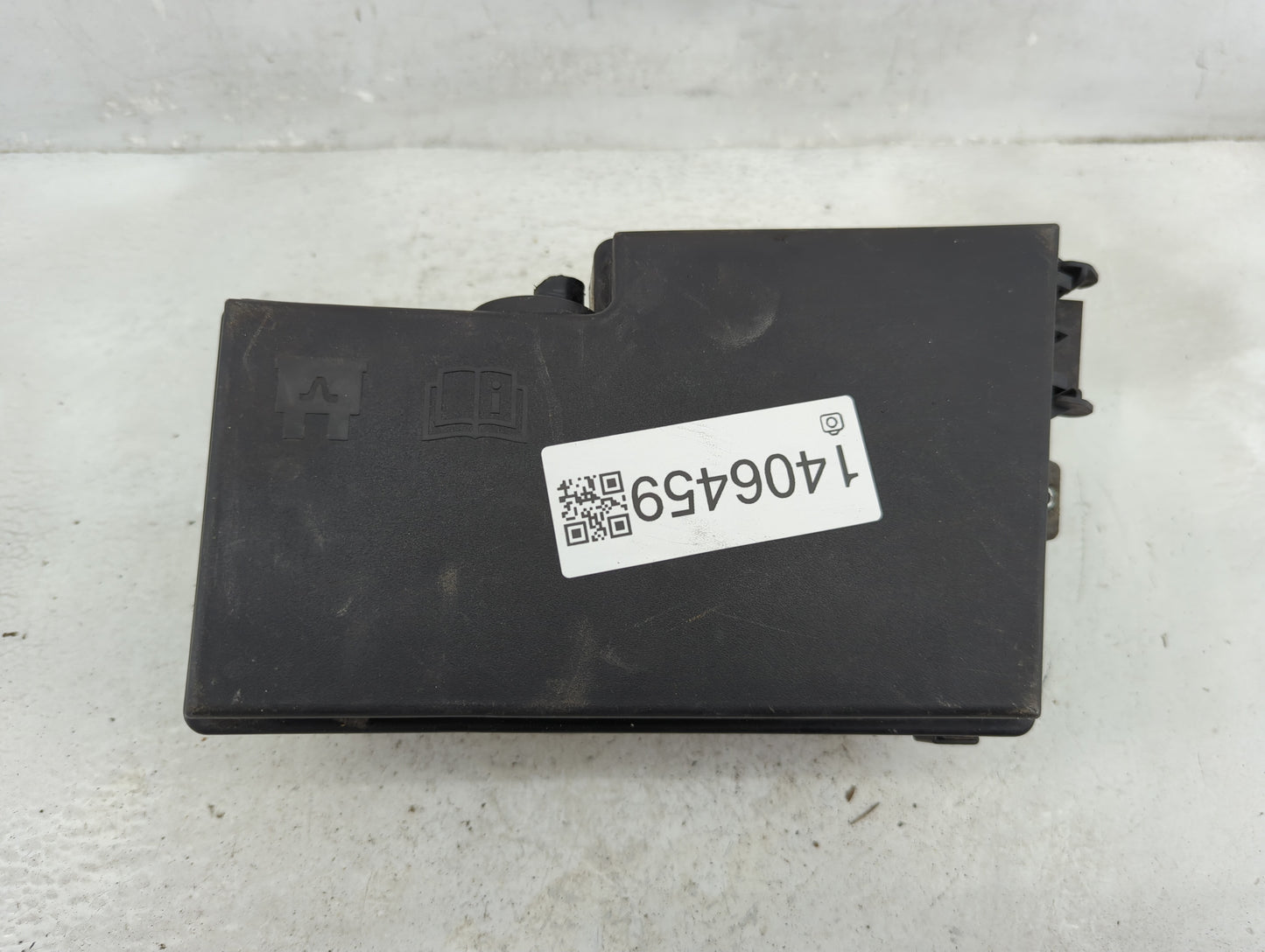 2017-2018 Ford Focus Fusebox Fuse Box Panel Relay Module P/N:AV6T-14A142-AB Fits Fits 2017 2018 OEM Used Auto Parts - Oemuse