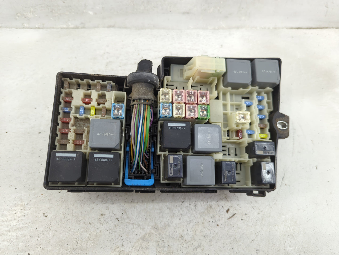 2017-2018 Ford Focus Fusebox Fuse Box Panel Relay Module P/N:AV6T-14A142-AB Fits Fits 2017 2018 OEM Used Auto Parts - Oemuse