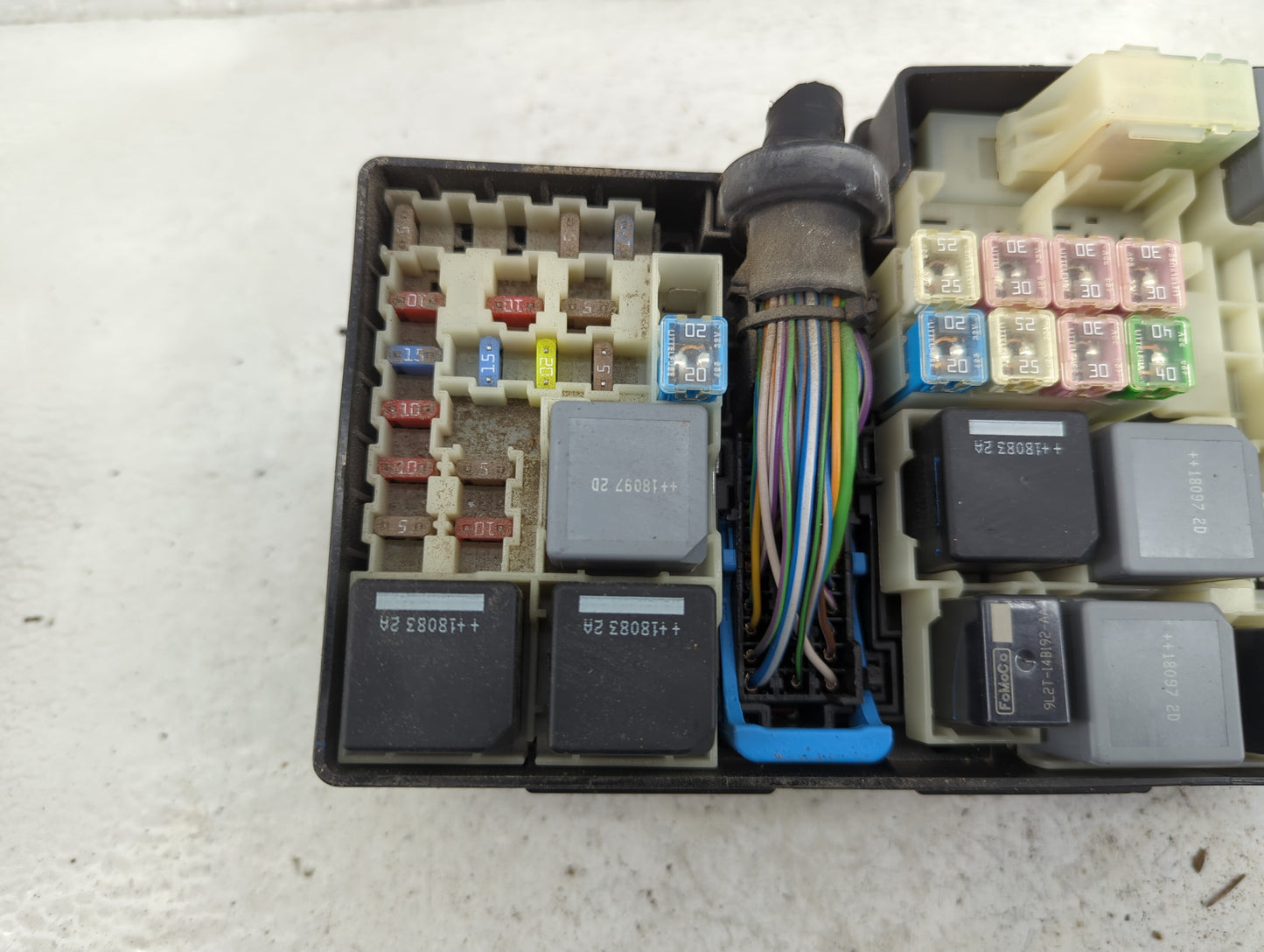 2017-2018 Ford Focus Fusebox Fuse Box Panel Relay Module P/N:AV6T-14A142-AB Fits Fits 2017 2018 OEM Used Auto Parts - Oemuse