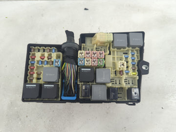 2017-2018 Ford Focus Fusebox Fuse Box Panel Relay Module P/N:GJ7T-14A076-BA Fits Fits 2017 2018 OEM Used Auto Parts