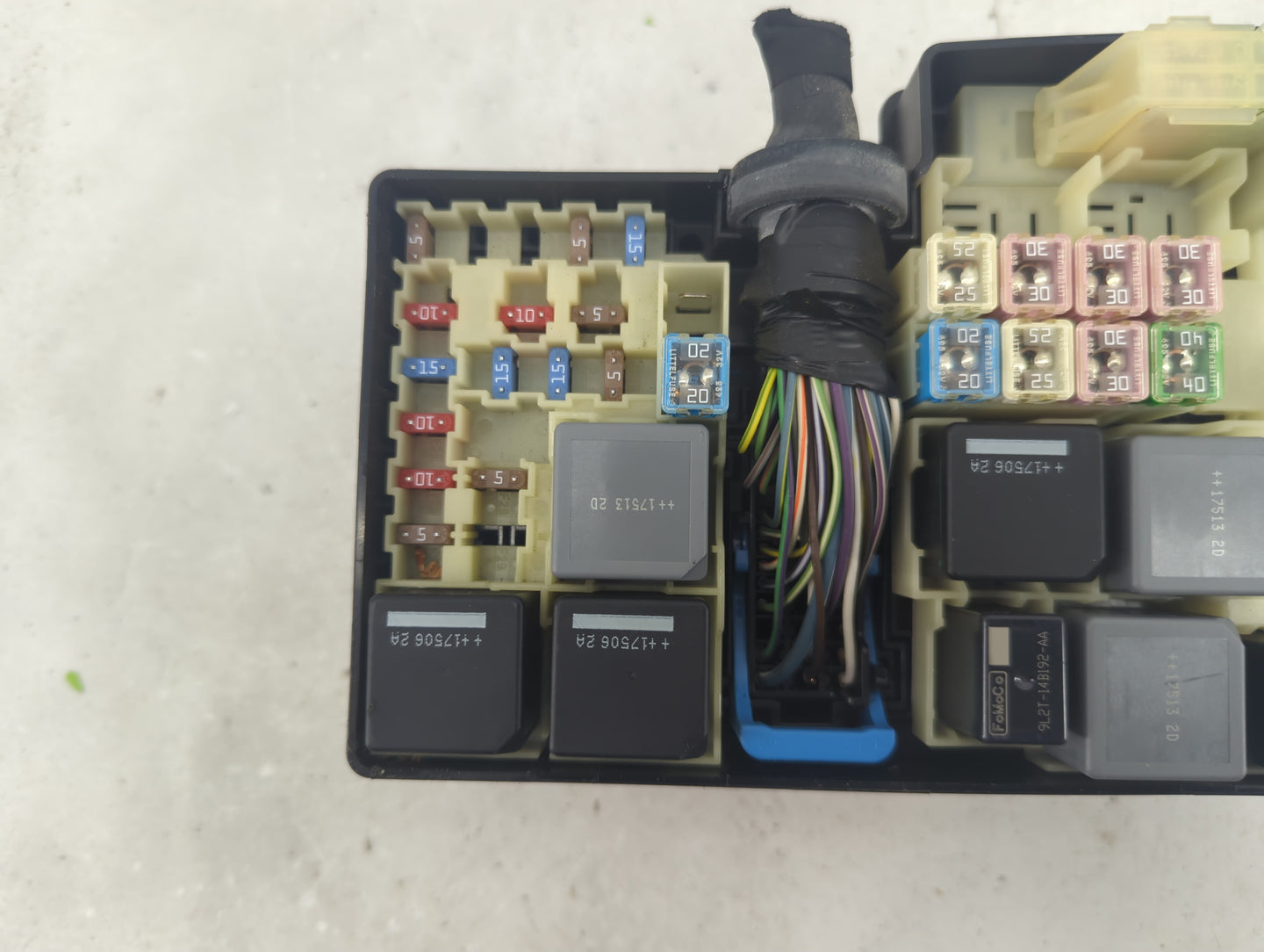 2017-2018 Ford Focus Fusebox Fuse Box Panel Relay Module P/N:GJ7T-14A076-BA Fits Fits 2017 2018 OEM Used Auto Parts - Oemuse