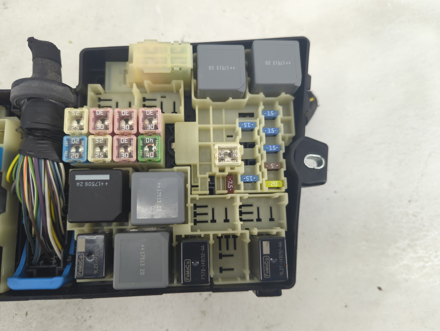 2017-2018 Ford Focus Fusebox Fuse Box Panel Relay Module P/N:GJ7T-14A076-BA Fits Fits 2017 2018 OEM Used Auto Parts - Oemuse