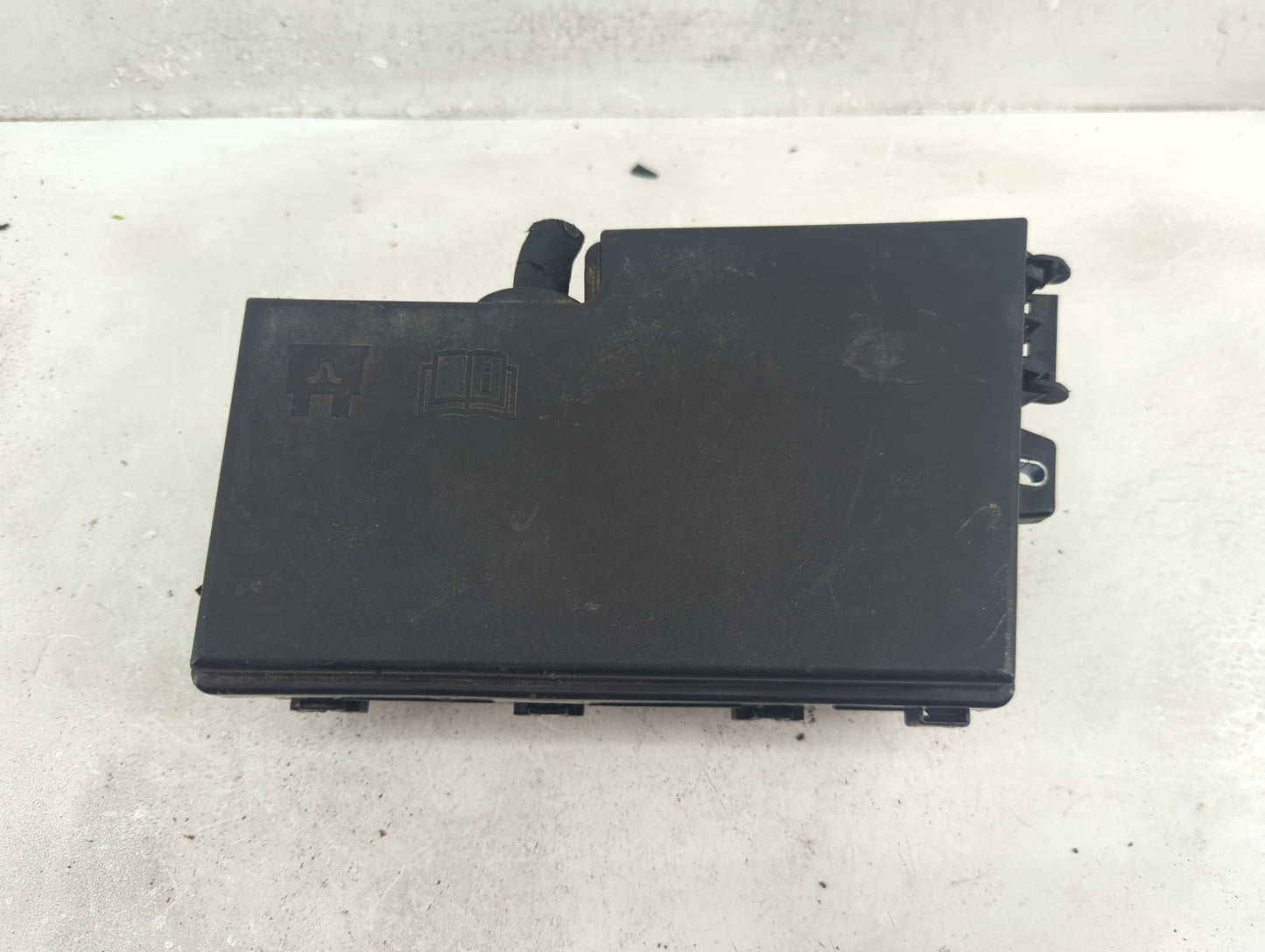 2017-2018 Ford Focus Fusebox Fuse Box Panel Relay Module P/N:GJ7T-14A076-BA Fits Fits 2017 2018 OEM Used Auto Parts - Oemuse