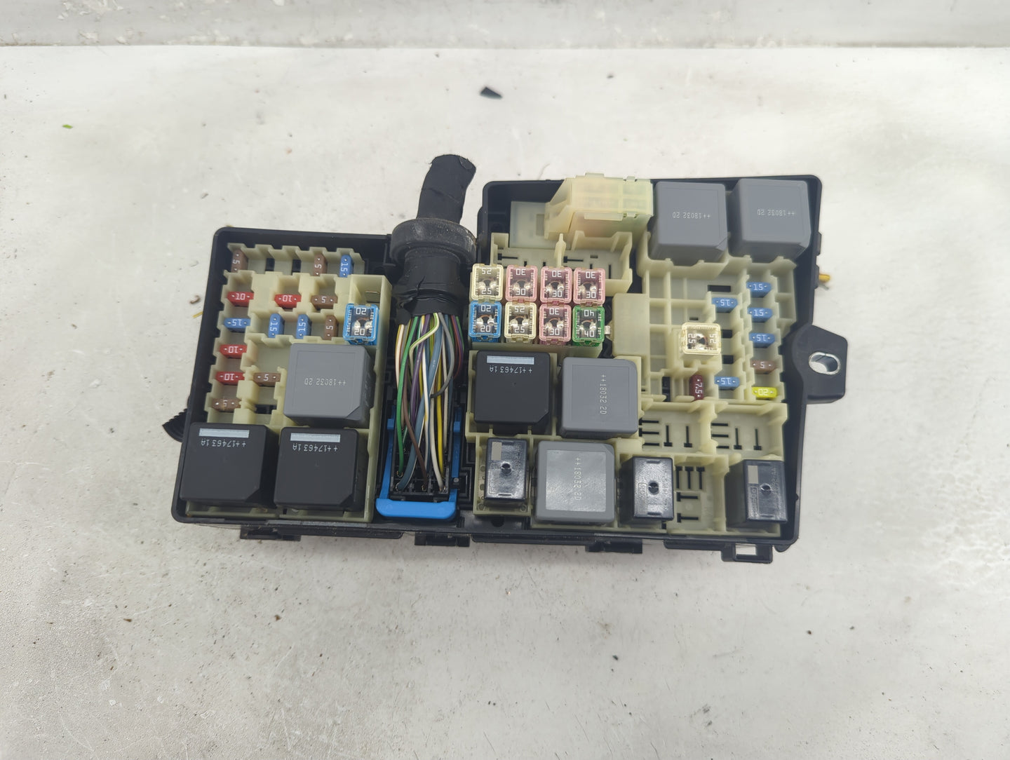 2017-2018 Ford Focus Fusebox Fuse Box Panel Relay Module P/N:GJ7T-14A076-BA Fits Fits 2017 2018 OEM Used Auto Parts - Oemuse