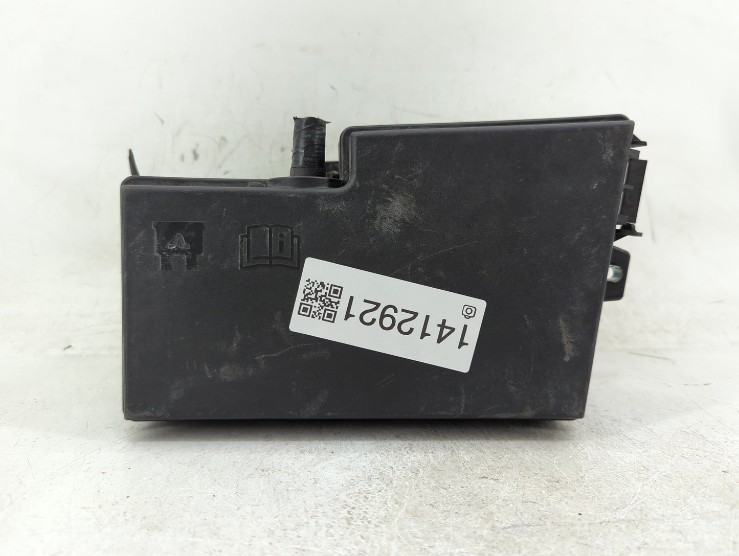 2017-2018 Ford Focus Fusebox Fuse Box Panel Relay Module P/N:GJ7T-14A076-BA 19648 000 001, 21090 000 001 Fits Fits 2017 2018