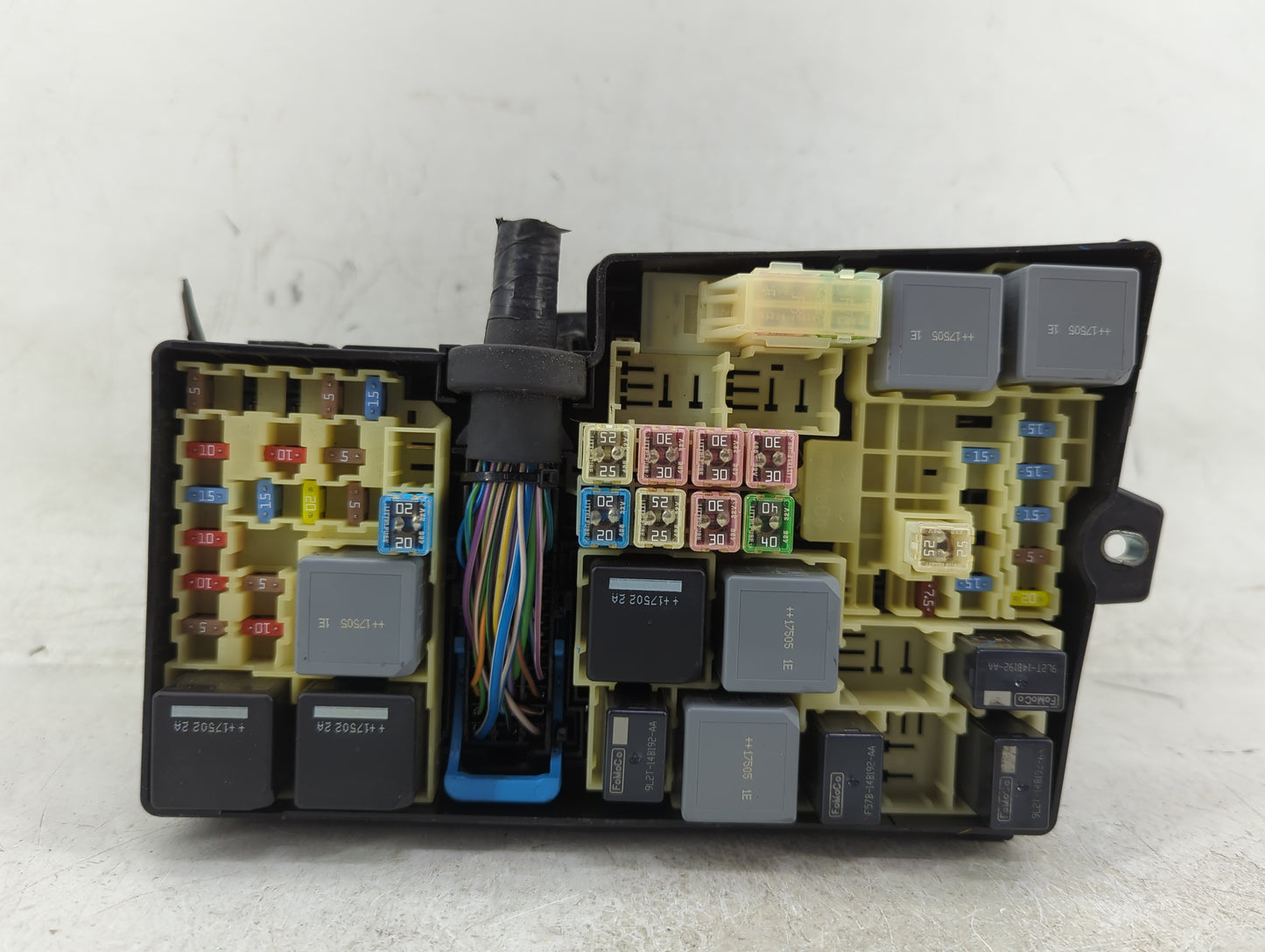 2017-2018 Ford Focus Fusebox Fuse Box Panel Relay Module P/N:GJ7T-14A076-BA 19648 000 001, 21090 000 001 Fits Fits 2017 2018