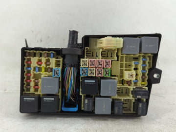 2017-2018 Ford Focus Fusebox Fuse Box Panel Relay Module P/N:GJ7T-14A076-BA 19648 000 001, 21090 000 001 Fits Fits 2017 2018 OEM Used Auto Parts