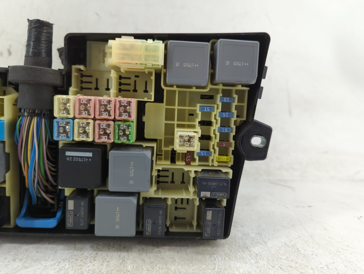 2017-2018 Ford Focus Fusebox Fuse Box Panel Relay Module P/N:GJ7T-14A076-BA 19648 000 001, 21090 000 001 Fits Fits 2017 2018