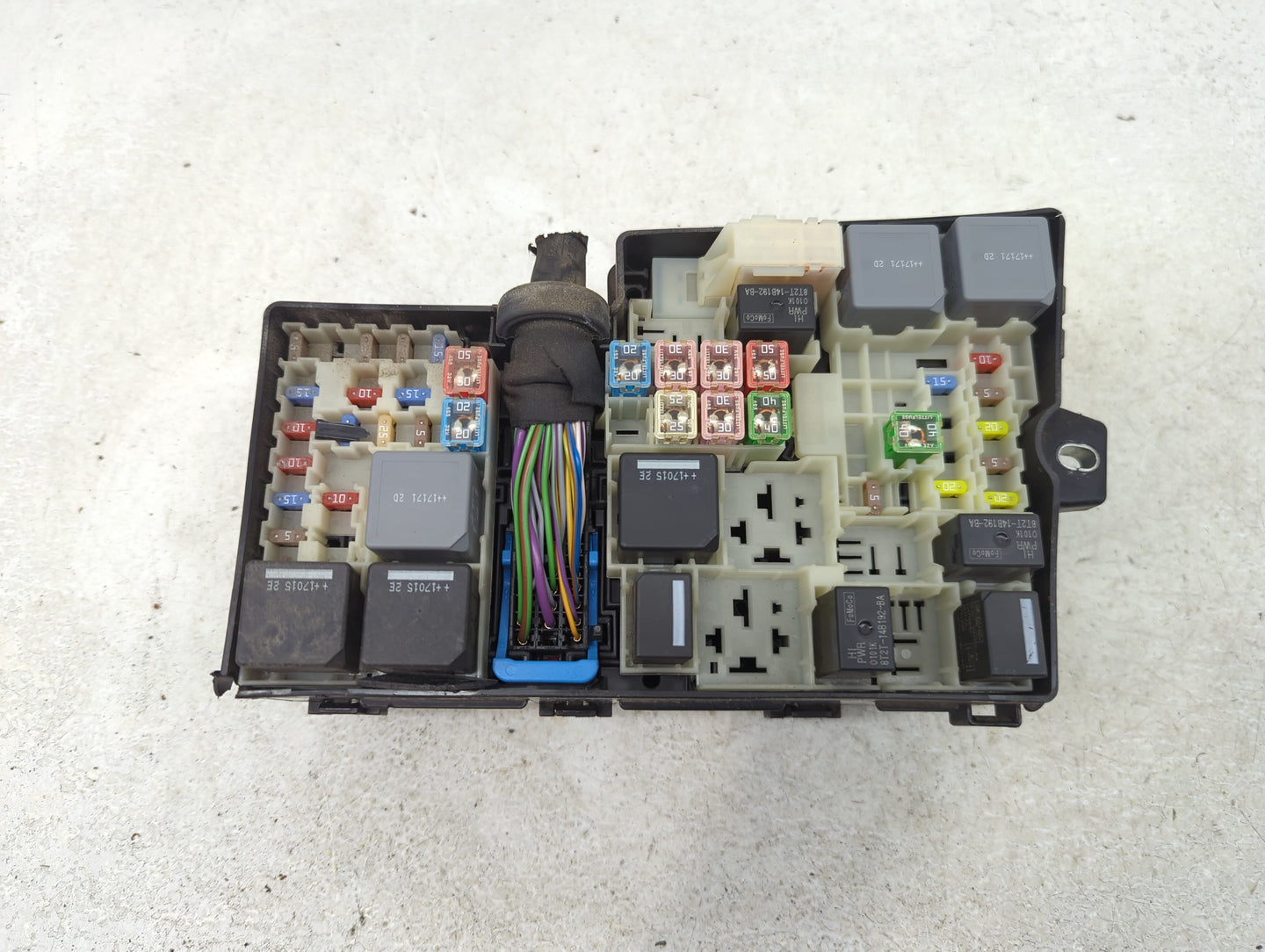 2017-2018 Ford Focus Fusebox Fuse Box Panel Relay Module P/N:GJ7T-14A076-BA Fits Fits 2017 2018 OEM Used Auto Parts - Oemuse
